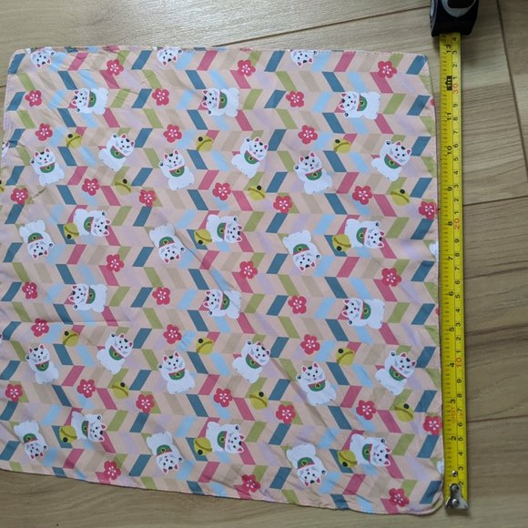 Kawaii Maneki-neko luck cat handkerchief - Picture 2 of 4